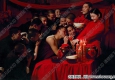 王沂東油畫_鬧洞房吉祥煙_高清大圖下載
