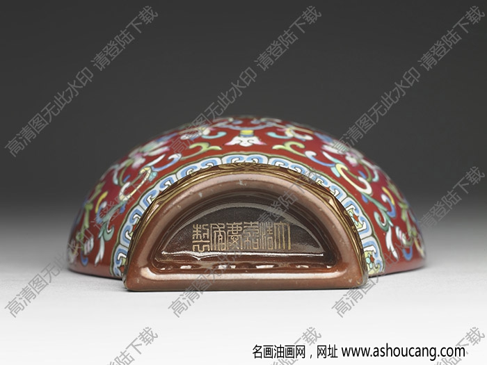 清嘉慶 紅地洋彩番蓮紋雙輻耳轎瓶 高清大圖下載