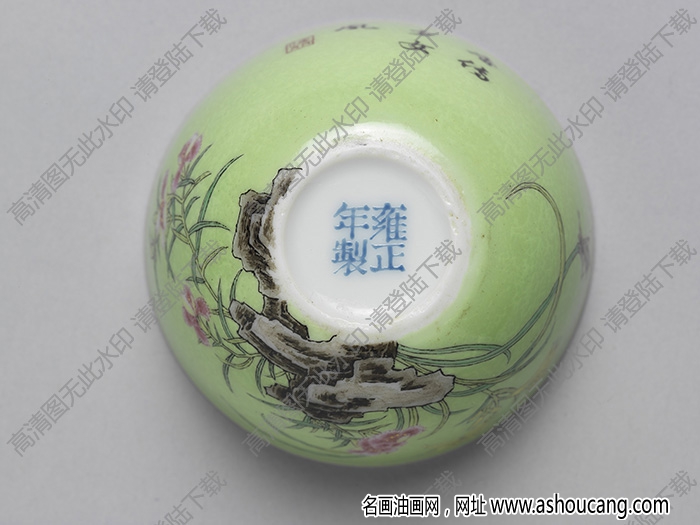 清雍正 琺瑯彩瓷綠地萱花草蟲鐘 高清大圖下載